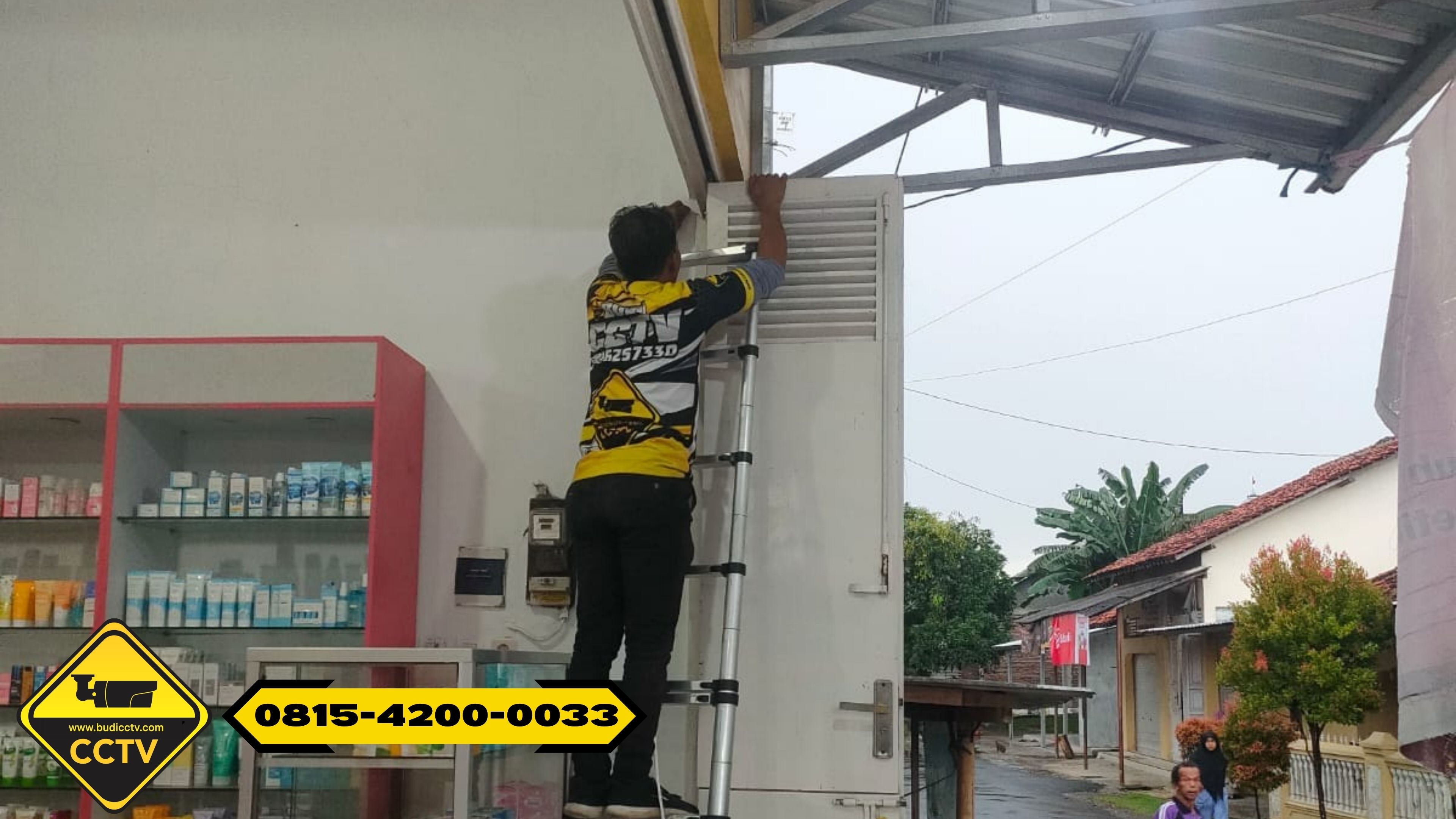 Pemasangan CCTV Hikvision 4 Channel 2MP Smart Hybrid Light di Apotek Wilayah Kota Cirebon